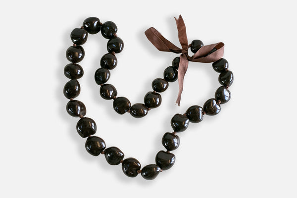 A Kukui Nut Lei Island Essence