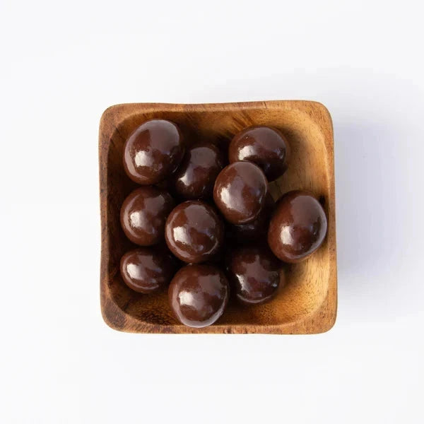 Organic Macadamias with Dark Chocolate from the Big Island Nuts Island Essence 